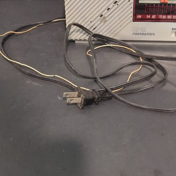 VINTAGE AM/FM ELECTRIC RADIO - Picture 4 of 7